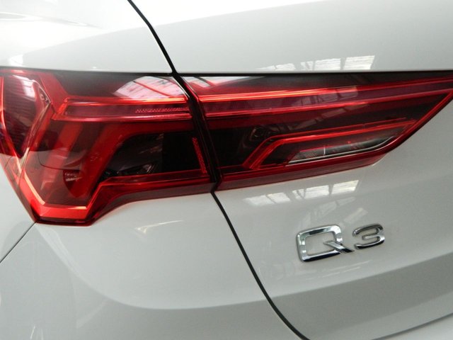 2019 Audi Q3 2L S Line 5dr - Photo 11