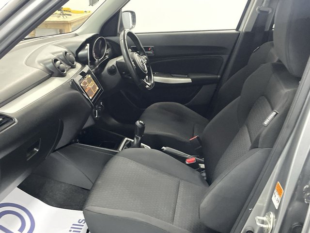 2021 SUZUKI SWIFT - Photo 5