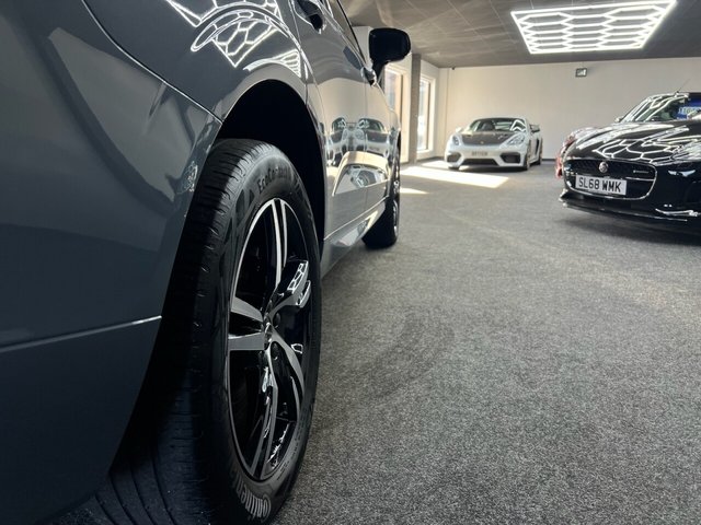 2022 VOLVO XC60 - Photo 12