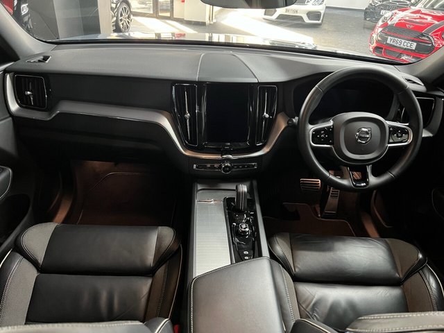 2022 VOLVO XC60 - Photo 2