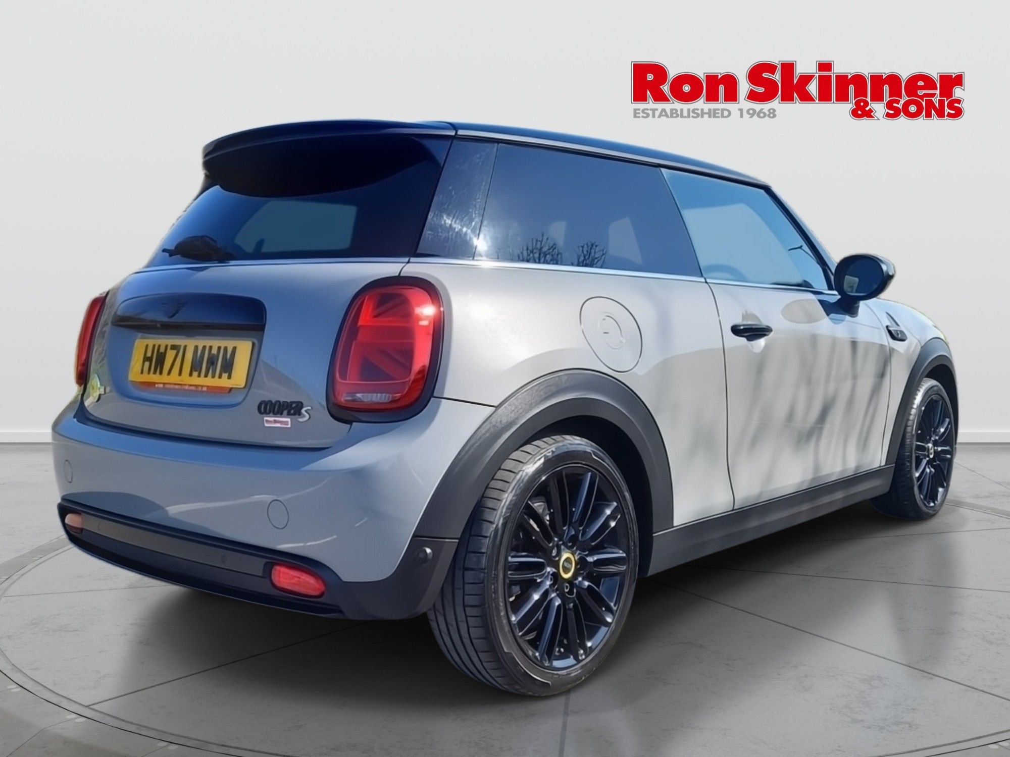 USED 2021 71 MINI Electric Hatch Cooper SE 32.6kWh Level 2 Hatchback 3dr Electric Auto (184 ps) 