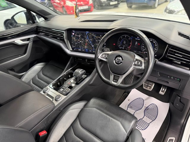 VOLKSWAGEN TOUAREG 3.0 TDI V6 Black Edition SUV 5dr Diesel Tiptronic 4Motion Euro 6 (s/s) (286 ps) - Photo 3