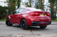 USED 2016 16 BMW X6 3.0 M50d SUV 5dr Diesel Auto xDrive Euro 6 (s/s) (381 ps) FLAMENCO RED METALLIC PAINTWORK + REAR CAMERA + BLACK PACK + HEATED SEATS