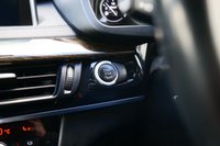 USED 2016 16 BMW X6 3.0 M50d SUV 5dr Diesel Auto xDrive Euro 6 (s/s) (381 ps) FLAMENCO RED METALLIC PAINTWORK + REAR CAMERA + BLACK PACK + HEATED SEATS