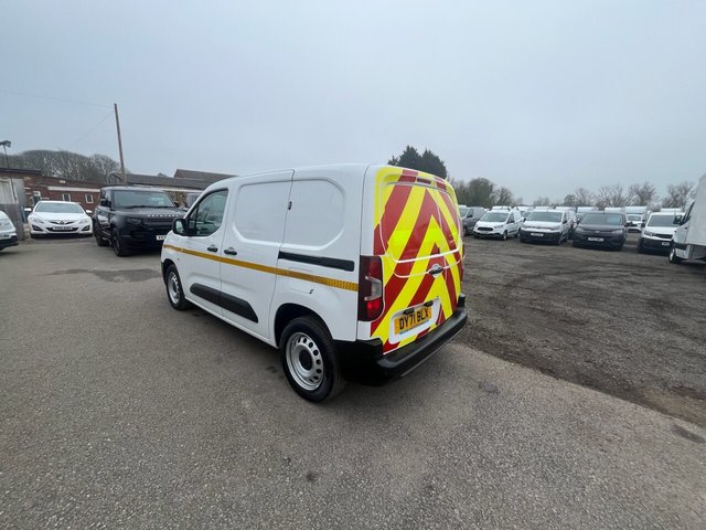 2021 Vauxhall Combo 1.5L Dynamic 4dr - Photo 6