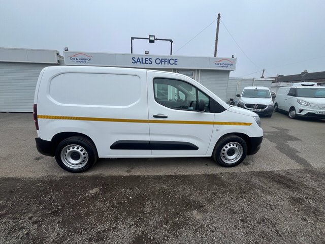 2021 Vauxhall Combo 1.5L Dynamic 4dr - Photo 8