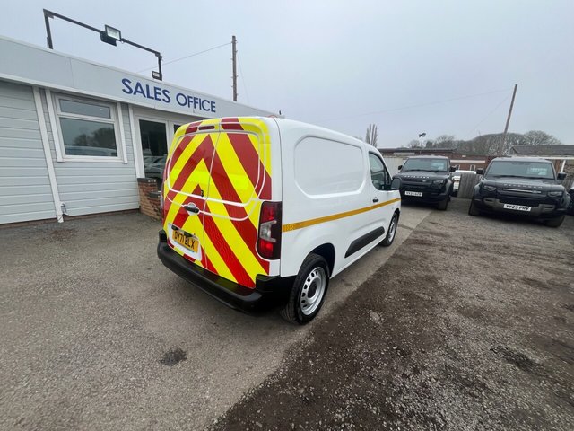 2021 Vauxhall Combo 1.5L Dynamic 4dr - Photo 9