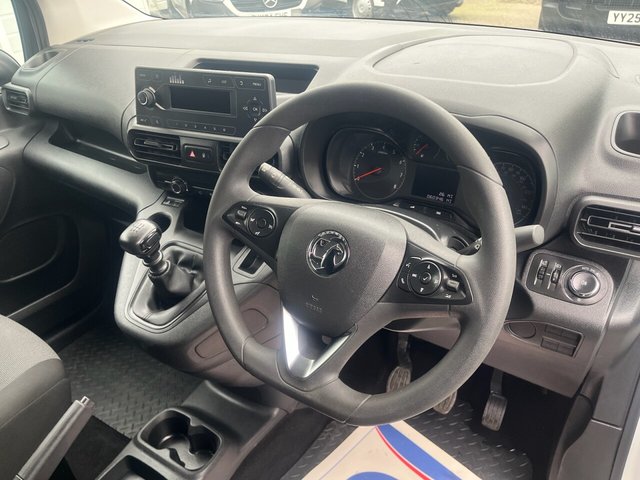 2021 Vauxhall Combo 1.5L Dynamic 4dr - Photo 11
