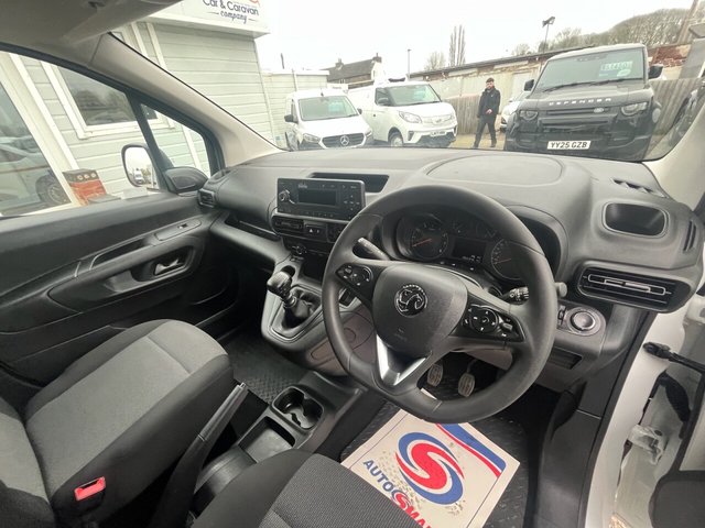 2021 Vauxhall Combo 1.5L Dynamic 4dr - Photo 12