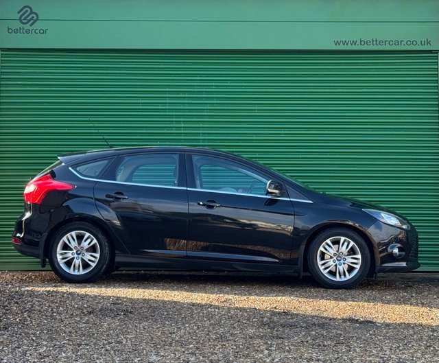 2014 FORD FOCUS 1.0T EcoBoost Titanium Navigator Hatchback 5dr Petrol Manual Euro 5 (s/s) (125 ps) - Photo 4
