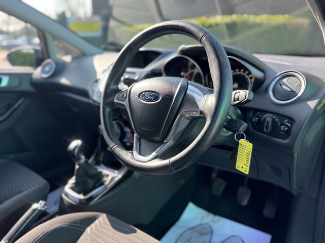 2014 Ford Fiesta 1.3L Zetec 3dr - Photo 10