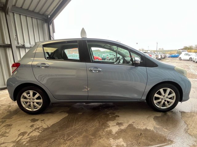 2012 TOYOTA YARIS 1.33 Dual VVT-i TR Hatchback 5dr Petrol Manual Euro 5 (101 ps) - Photo 9
