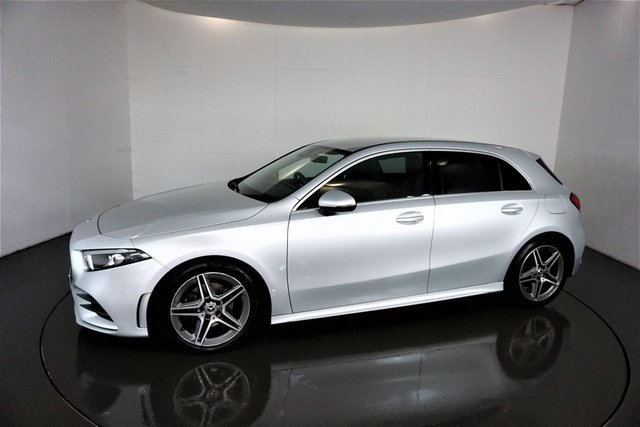 2020 MERCEDES-BENZ A-CLASS 2.0 A200d AMG Line Hatchback 5dr Diesel 8G-DCT Euro 6 (s/s) (150 ps)-2 FORMER KEEPERS-HEATED HALF LEATHER UPHOLSTERY-REVERSE CAMERA-CRUISE CONTROL-BLUETOOTH-DAB RADIO-LED HEADLIGHTS-HEATED SEATS-18" AMG ALLOYS-CLIMATE CONTROL - Photo 3