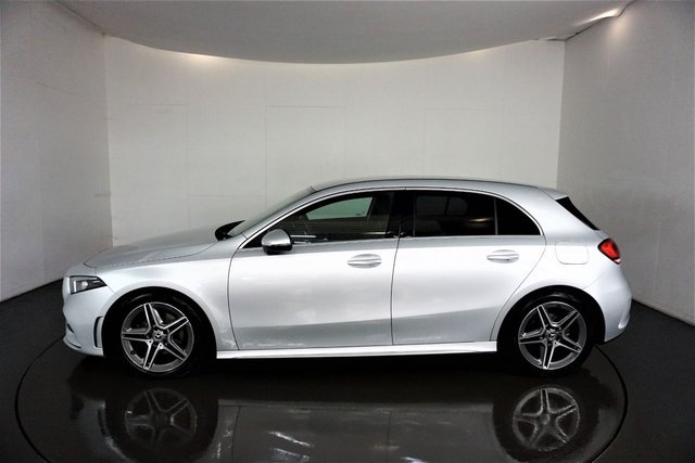 2020 MERCEDES-BENZ A-CLASS 2.0 A200d AMG Line Hatchback 5dr Diesel 8G-DCT Euro 6 (s/s) (150 ps)-2 FORMER KEEPERS-HEATED HALF LEATHER UPHOLSTERY-REVERSE CAMERA-CRUISE CONTROL-BLUETOOTH-DAB RADIO-LED HEADLIGHTS-HEATED SEATS-18" AMG ALLOYS-CLIMATE CONTROL - Photo 4