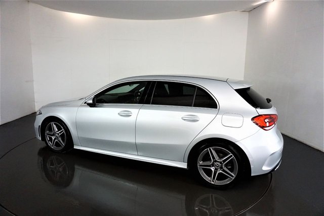 2020 MERCEDES-BENZ A-CLASS 2.0 A200d AMG Line Hatchback 5dr Diesel 8G-DCT Euro 6 (s/s) (150 ps)-2 FORMER KEEPERS-HEATED HALF LEATHER UPHOLSTERY-REVERSE CAMERA-CRUISE CONTROL-BLUETOOTH-DAB RADIO-LED HEADLIGHTS-HEATED SEATS-18" AMG ALLOYS-CLIMATE CONTROL - Photo 5