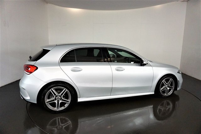 2020 MERCEDES-BENZ A-CLASS 2.0 A200d AMG Line Hatchback 5dr Diesel 8G-DCT Euro 6 (s/s) (150 ps)-2 FORMER KEEPERS-HEATED HALF LEATHER UPHOLSTERY-REVERSE CAMERA-CRUISE CONTROL-BLUETOOTH-DAB RADIO-LED HEADLIGHTS-HEATED SEATS-18" AMG ALLOYS-CLIMATE CONTROL - Photo 10