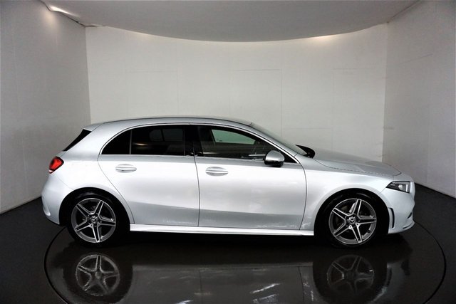 2020 MERCEDES-BENZ A-CLASS 2.0 A200d AMG Line Hatchback 5dr Diesel 8G-DCT Euro 6 (s/s) (150 ps)-2 FORMER KEEPERS-HEATED HALF LEATHER UPHOLSTERY-REVERSE CAMERA-CRUISE CONTROL-BLUETOOTH-DAB RADIO-LED HEADLIGHTS-HEATED SEATS-18" AMG ALLOYS-CLIMATE CONTROL - Photo 11