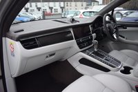 USED 2019 PORSCHE MACAN 3.0T V6 S SUV 5dr Petrol PDK 4WD Euro 6 (s/s) (354 ps) FULL PORSCHE HIST . WHITE LEATHER . ALCANTARA STEERING WHEEL