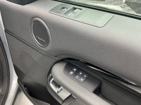 USED 2023 72 LAND ROVER DISCOVERY 3.0 D300 MHEV SE commercial 5dr Diesel Auto 4WD Euro 6 (s/s) (300 ps) Finished In Kuadao Silver, This Discovery Comes With Full Dealer Service History, 360 Degree & Reverse Camera, 2 Keys, 21" Diamond Cut Alloys, Heated Electric Memory Seats, 12 Months MOT 3 Months Warranty. Finance And Extended Warranty Available.