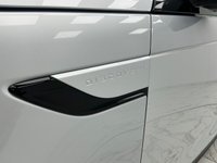 USED 2023 72 LAND ROVER DISCOVERY 3.0 D300 MHEV SE commercial 5dr Diesel Auto 4WD Euro 6 (s/s) (300 ps) Finished In Kuadao Silver, This Discovery Comes With Full Dealer Service History, 360 Degree & Reverse Camera, 2 Keys, 21" Diamond Cut Alloys, Heated Electric Memory Seats, 12 Months MOT 3 Months Warranty. Finance And Extended Warranty Available.