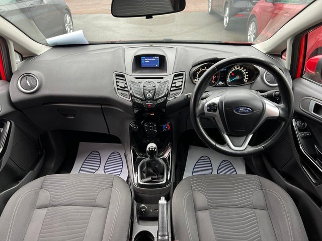 2015 Ford Fiesta - Photo 2