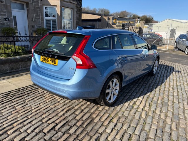 2016 VOLVO V60 - Photo 5