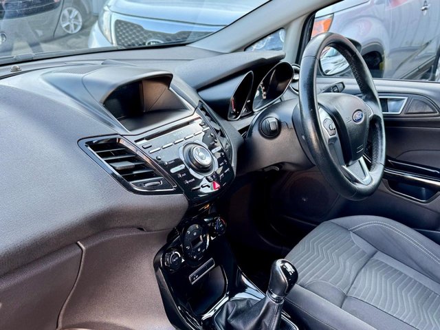 2015 FORD FIESTA 1.6 TDCi ECOnetic Titanium Hatchback 5dr Diesel Manual Euro 5 (s/s) (95 ps) - Photo 9