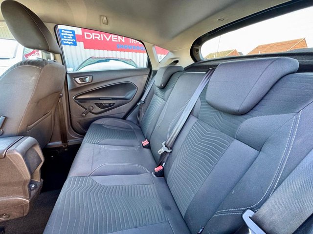 2015 FORD FIESTA 1.6 TDCi ECOnetic Titanium Hatchback 5dr Diesel Manual Euro 5 (s/s) (95 ps) - Photo 12