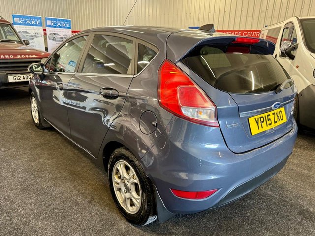 2015 FORD FIESTA 1.6 TDCi ECOnetic Titanium Hatchback 5dr Diesel Manual Euro 5 (s/s) (95 ps) - Photo 4