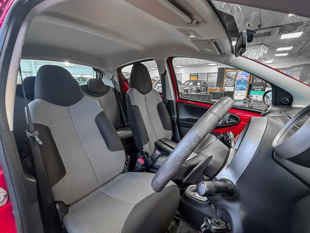 2014 Toyota Aygo 1L Move 5dr - Photo 4