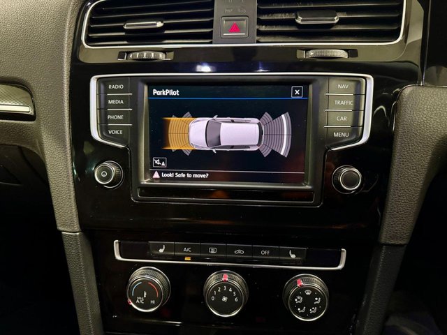 2016 VOLKSWAGEN GOLF 2.0 TDI BlueMotion Tech GT Edition Hatchback 5dr Diesel Manual Euro 6 (s/s) (150 ps) - Photo 10