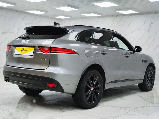 2021 Jaguar F-Pace 2L Chequered Flag 5dr - Photo 12