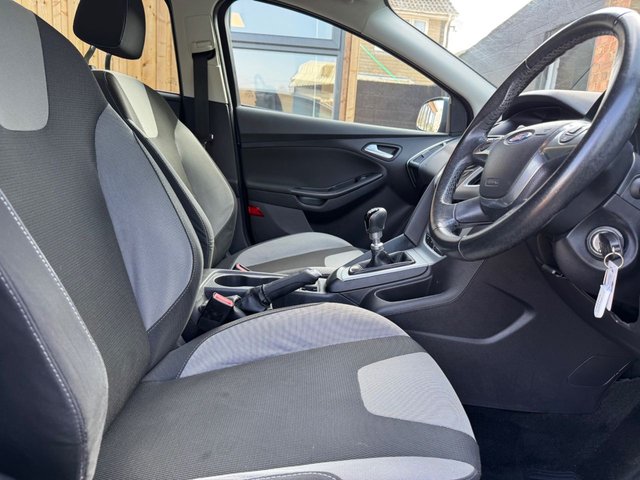 2012 FORD FOCUS 1.6 TDCi Zetec Hatchback 5dr Diesel Manual Euro 5 (s/s) (115 ps) - Photo 10