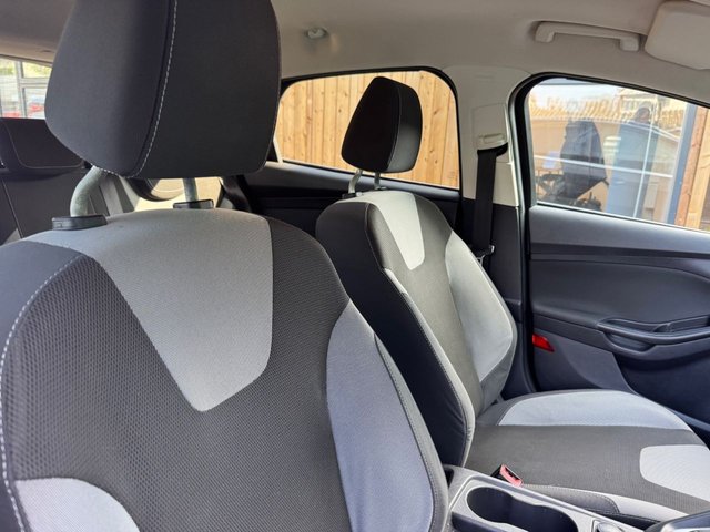 2012 FORD FOCUS 1.6 TDCi Zetec Hatchback 5dr Diesel Manual Euro 5 (s/s) (115 ps) - Photo 11