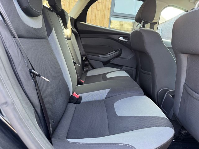 2012 FORD FOCUS 1.6 TDCi Zetec Hatchback 5dr Diesel Manual Euro 5 (s/s) (115 ps) - Photo 12