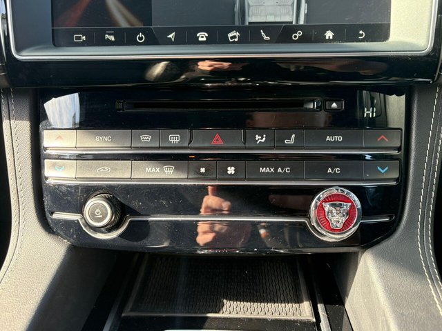 2019 JAGUAR F-PACE 2.0 D180 Chequered Flag Auto AWD Euro 6 (s/s) 5dr - Photo 12