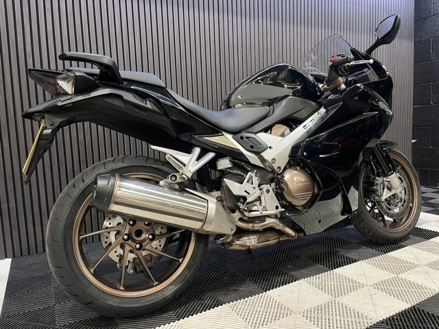 View our HONDA VFR800