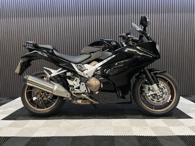 View our HONDA VFR800