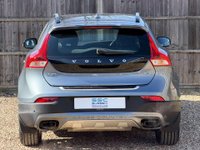 USED 2018 18 VOLVO V40 1.5 V40 Cross Country Professional T3 Auto 5dr Sat Nav Heated Seats