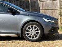USED 2018 18 VOLVO V40 1.5 V40 Cross Country Professional T3 Auto 5dr Sat Nav Heated Seats