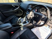 USED 2018 18 VOLVO V40 1.5 V40 Cross Country Professional T3 Auto 5dr Sat Nav Heated Seats