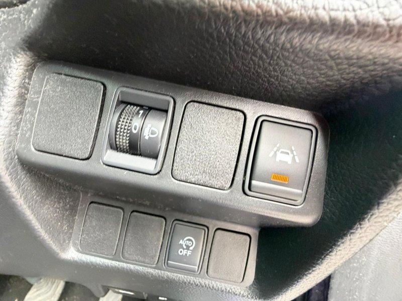 2018 Nissan Qashqai in blue — photo 22 of 27