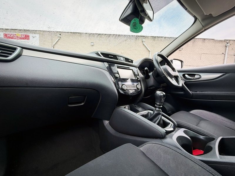 2018 Nissan Qashqai in blue — photo 16 of 27