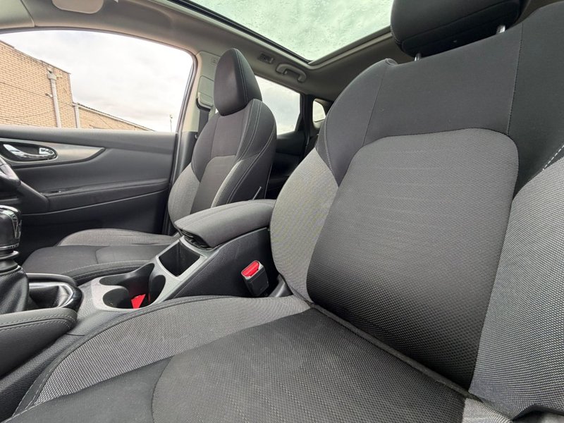 2018 Nissan Qashqai in blue — photo 17 of 27
