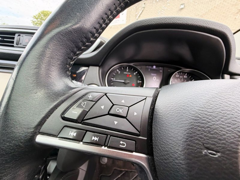 2018 Nissan Qashqai in blue — photo 19 of 27