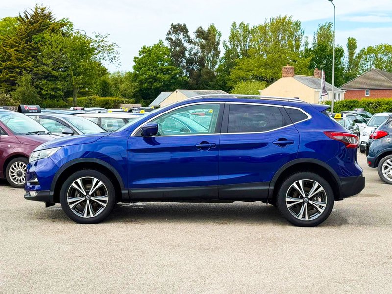 2018 Nissan Qashqai in blue — photo 13 of 27