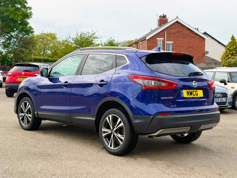 2018 Nissan Qashqai in blue — photo 8 of 27