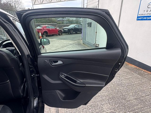 2013 Ford Focus 1.6L Titanium X 5dr - Photo 12