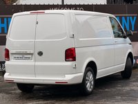 USED 2021 21 VOLKSWAGEN TRANSPORTER 2.0 TDI T28 HIGHLINE PANEL VAN 5DR DIESEL MANUAL FWD SWB EURO 6 (S/S) (110 PS) NAV NO VAT - LOW MILEAGE - FULL SERVICE HISTORY - JUST BEEN SERVICED  - 2 KEYS - HPI CHECK ALL CLEAR  - ULEZ / CAZ / LEZ / COMPLIANT - EURO 6 - METTALIC WHITE PAINTWORK - ADDITIONAL VW LEATHER SEAT COVERS INCLUDED - SAT NAV - APPLE CAR PLAY - ANDROID AUTO - AUTO LIGHTS - AUTO WIPERS - CRUISE CONTROL - AIR CON - RADAR SENSOR - ALLOYS - DAB - BLUETOOTH - PARKING SENSORS ALL ROUND - FINANCE AVAILABLE - ZERO DEPOSIT OFFERS - ALL VANS/CARS WELCOME IN PART-EXCHANGE, ANY AGE, ANY MILEAGE, ANY CONDITION