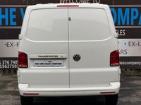 USED 2021 21 VOLKSWAGEN TRANSPORTER 2.0 TDI T28 HIGHLINE PANEL VAN 5DR DIESEL MANUAL FWD SWB EURO 6 (S/S) (110 PS) NAV NO VAT - LOW MILEAGE - FULL SERVICE HISTORY - JUST BEEN SERVICED  - 2 KEYS - HPI CHECK ALL CLEAR  - ULEZ / CAZ / LEZ / COMPLIANT - EURO 6 - METTALIC WHITE PAINTWORK - ADDITIONAL VW LEATHER SEAT COVERS INCLUDED - SAT NAV - APPLE CAR PLAY - ANDROID AUTO - AUTO LIGHTS - AUTO WIPERS - CRUISE CONTROL - AIR CON - RADAR SENSOR - ALLOYS - DAB - BLUETOOTH - PARKING SENSORS ALL ROUND - FINANCE AVAILABLE - ZERO DEPOSIT OFFERS - ALL VANS/CARS WELCOME IN PART-EXCHANGE, ANY AGE, ANY MILEAGE, ANY CONDITION